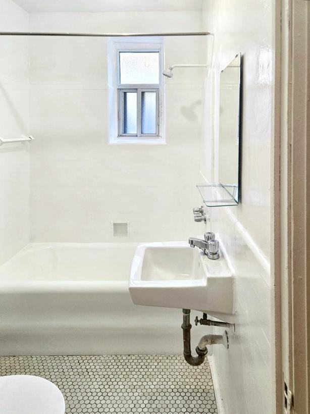 433-435 Sherbourne Street-Warrington Apartments - Photo 6 of 9