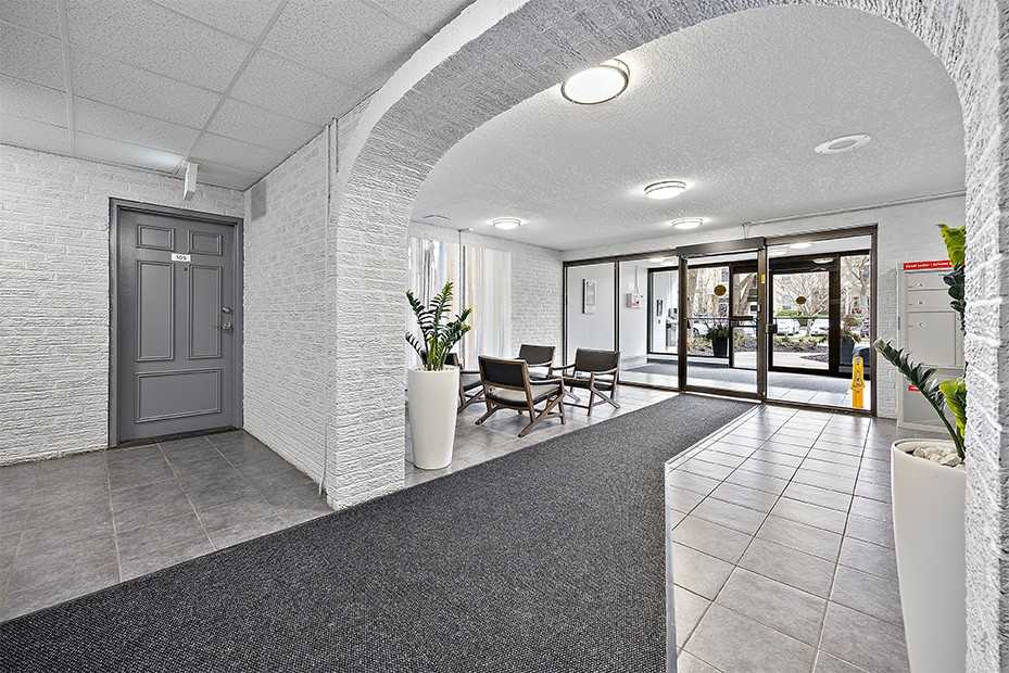 498 Queens Avenue - Photo 2 of 10