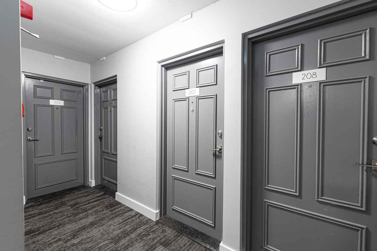 498 Queens Avenue - Photo 5 of 10