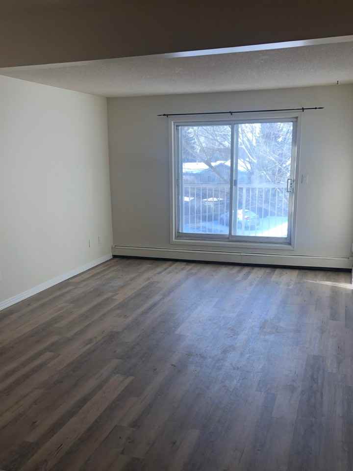 Ridgewood Manor - Photo 2 of 8