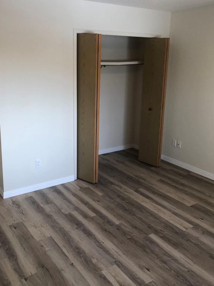 Ridgewood Manor - Photo 5 of 8