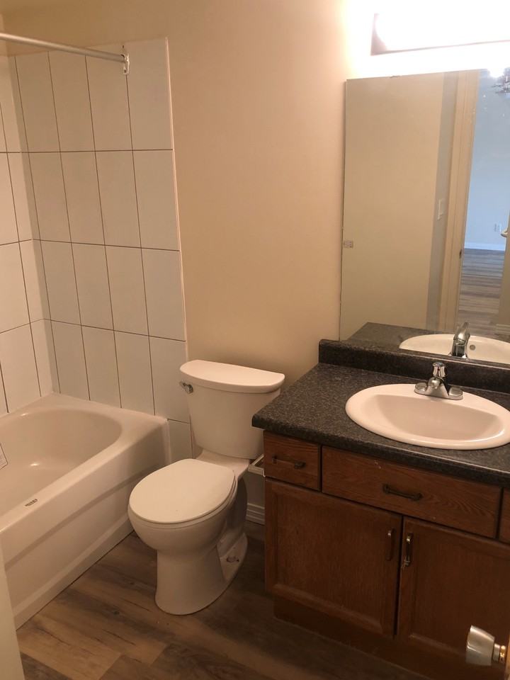 Ridgewood Manor - Photo 7 of 8