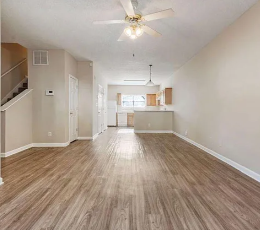 6750 Sunset Hills Boulevard - Photo 5 of 14