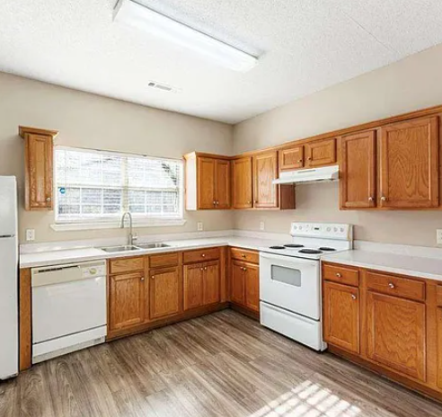 6750 Sunset Hills Boulevard - Photo 6 of 14