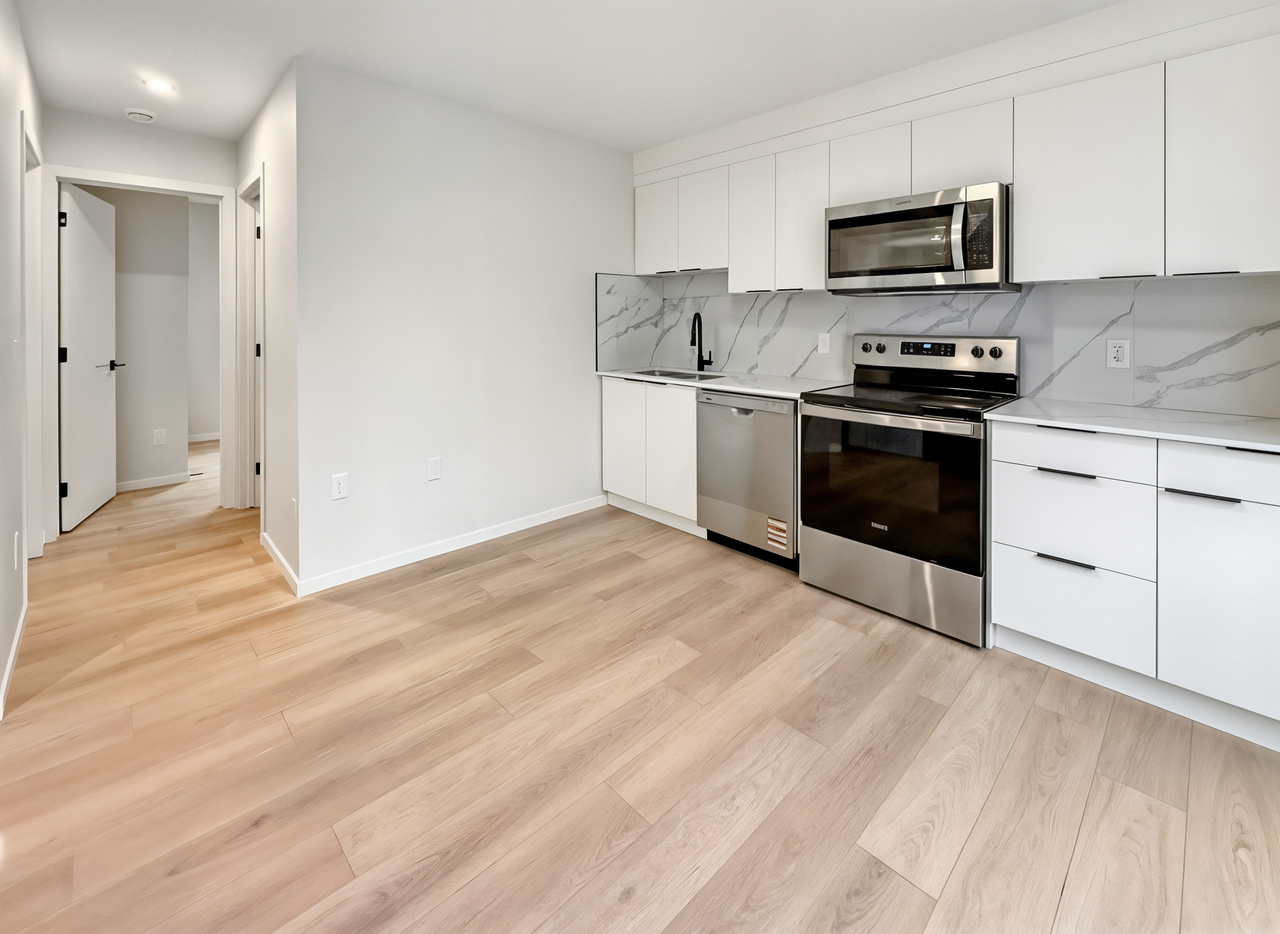 9303 123 Avenue NW, Edmonton - Photo 3 of 11
