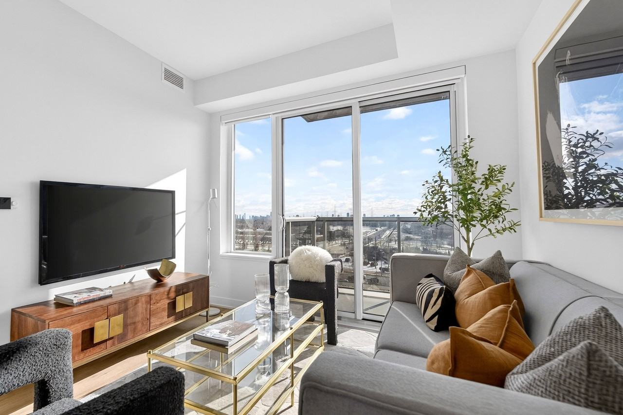 610 Martin Grove - Photo 3 of 44