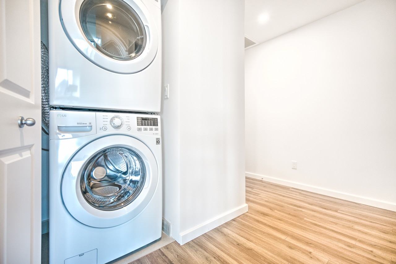 Allegra and V - Photo 7 of 25