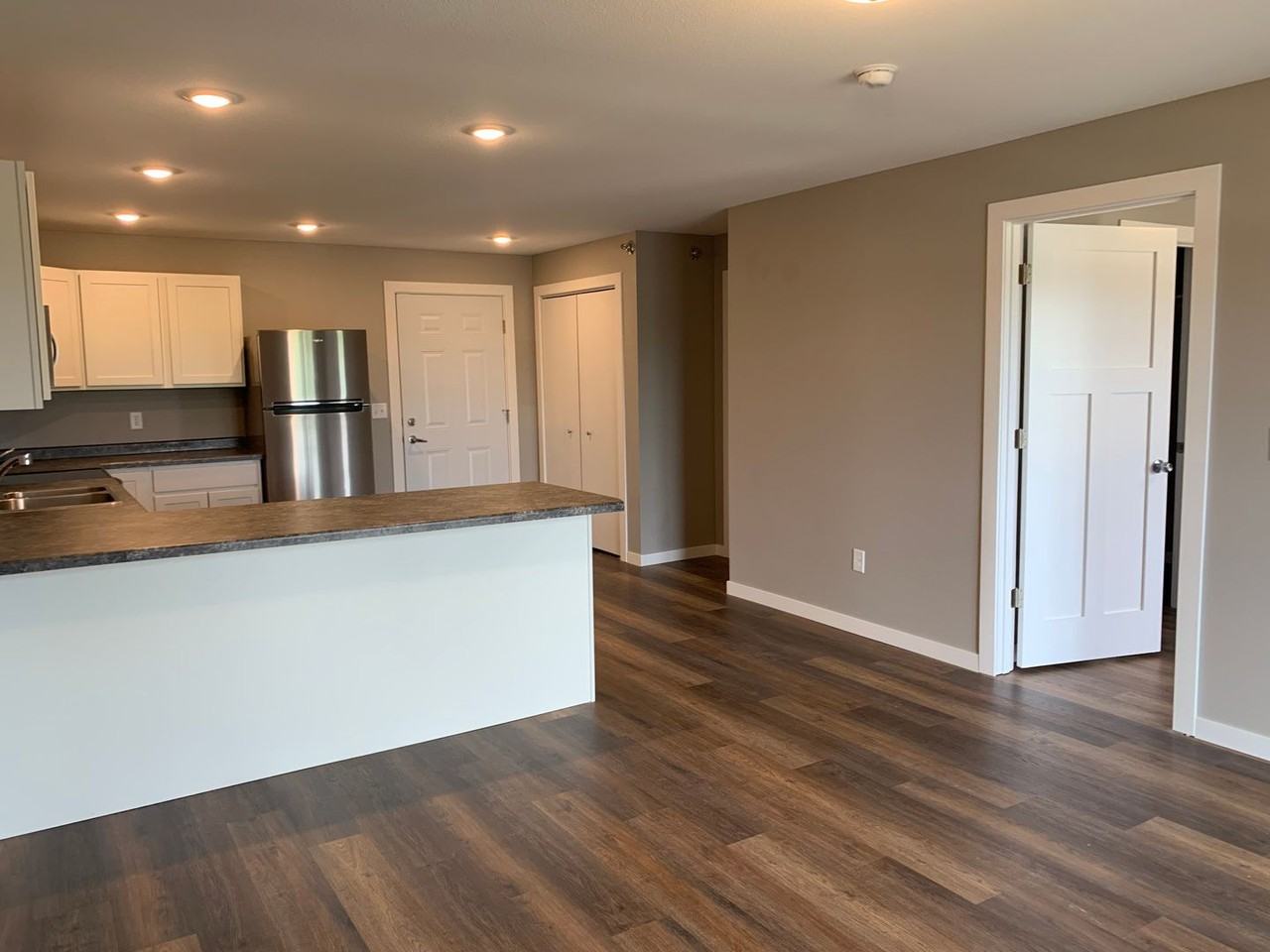 Lakeview Apartments - Photo 6 of 15