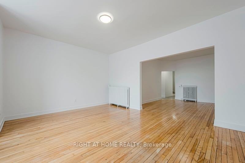 723 Bloor Street West #D - Photo 6 of 11