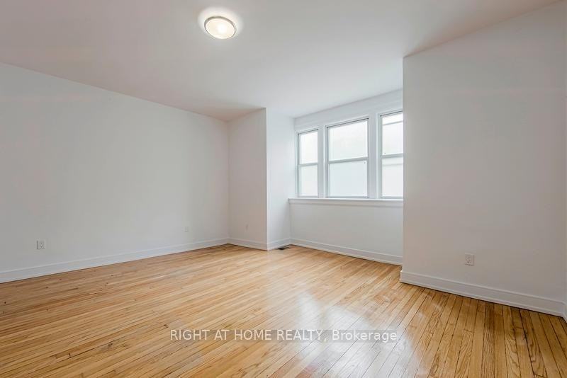 723 Bloor Street West #D - Photo 7 of 11