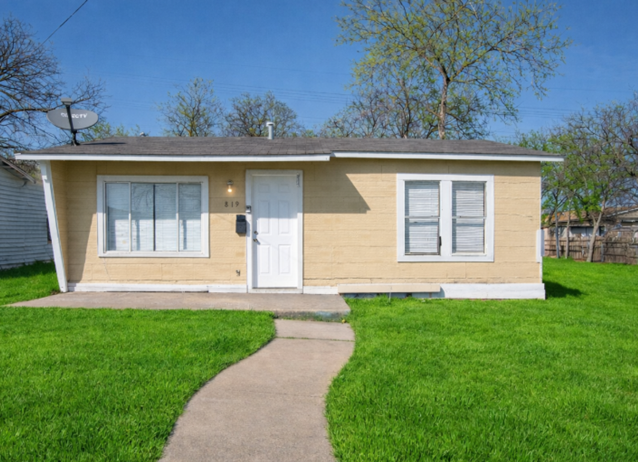 819 Larry Street