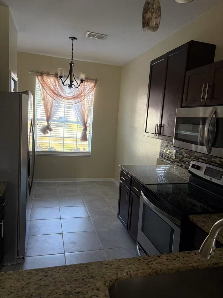 404 Bluff Pass Dr #1 - Photo 3 of 10