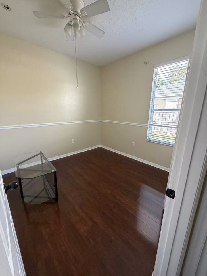 404 Bluff Pass Dr #1 - Photo 4 of 10