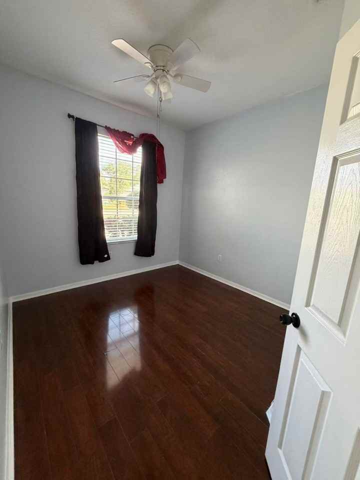 404 Bluff Pass Dr #1 - Photo 5 of 10