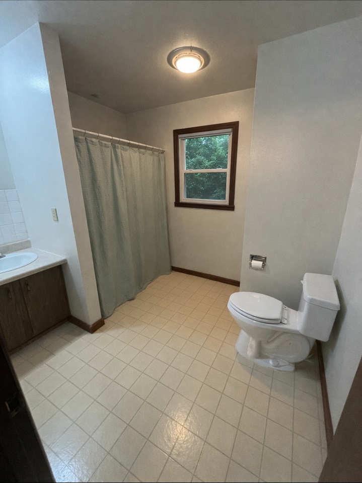 237 Rosalyn Street #1 - Photo 5 of 7