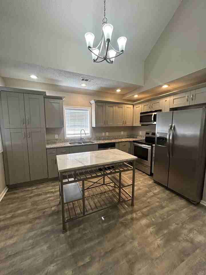 1107 Smith Street Southwest #NA - Photo 2 of 13