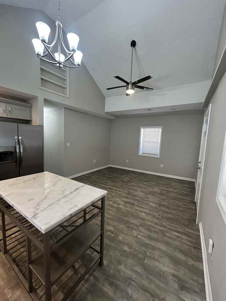 1107 Smith Street Southwest #NA - Photo 3 of 13