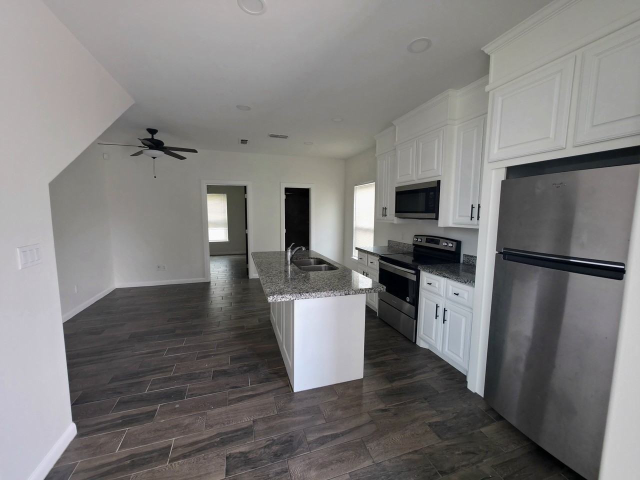 420 West Chavez Street #4 - Photo 6 of 9