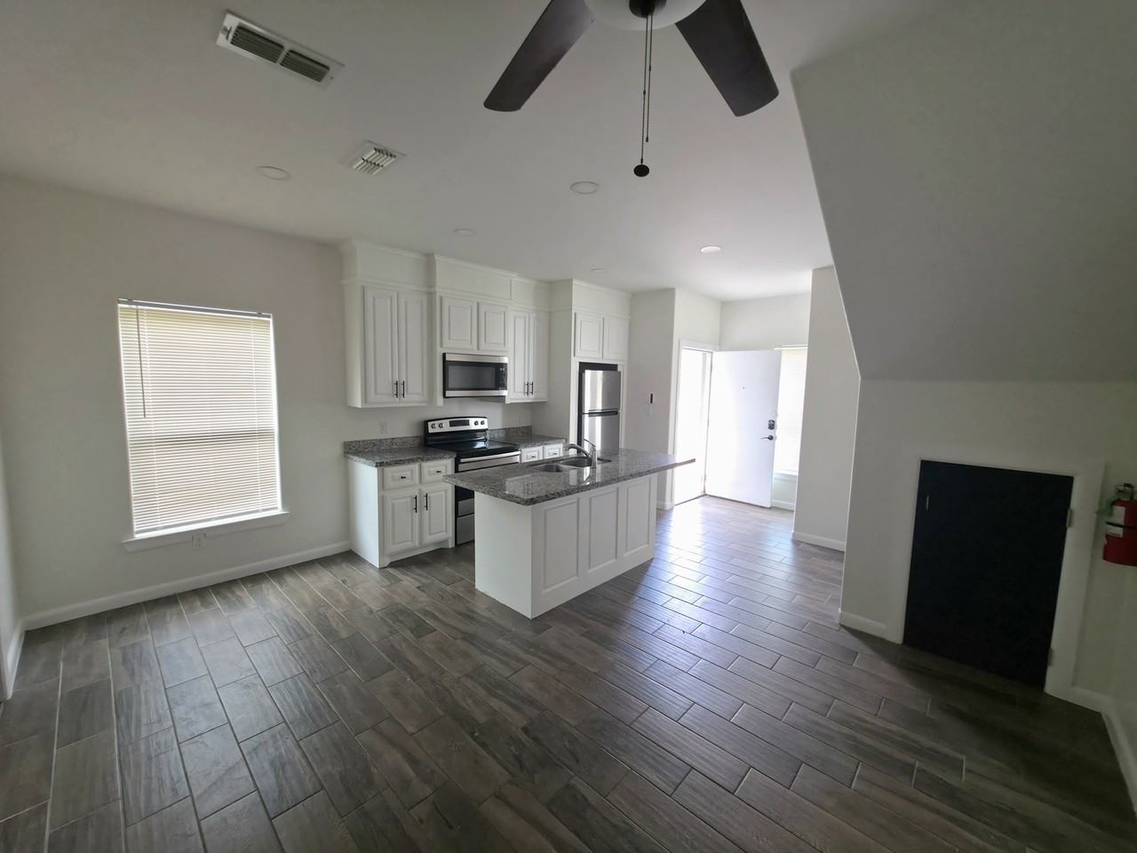 420 West Chavez Street #4 - Photo 7 of 9