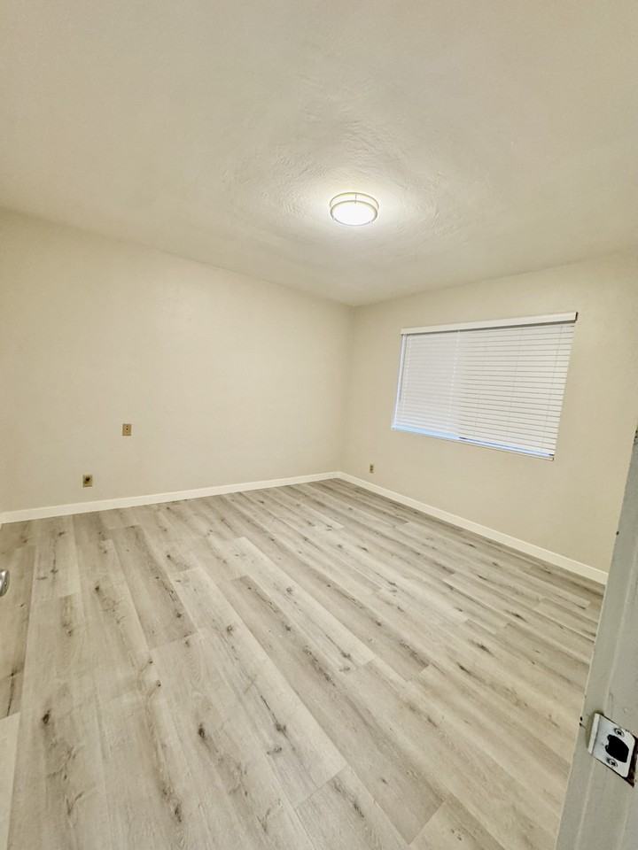 1047 Rodeo Way #22 - Photo 5 of 12