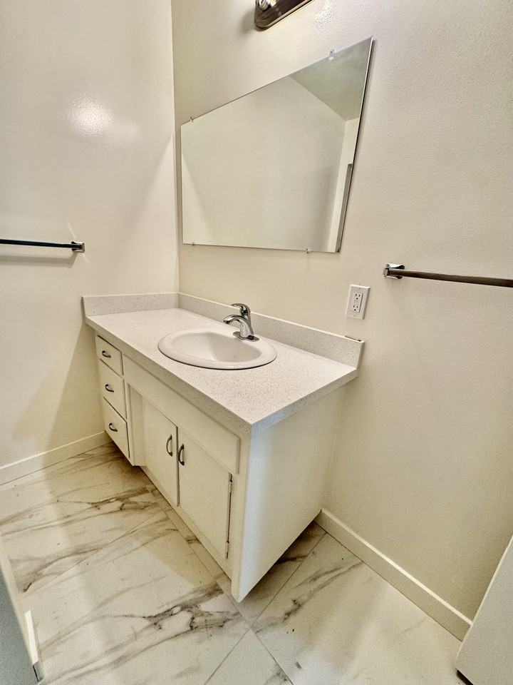 1047 Rodeo Way #22 - Photo 7 of 12