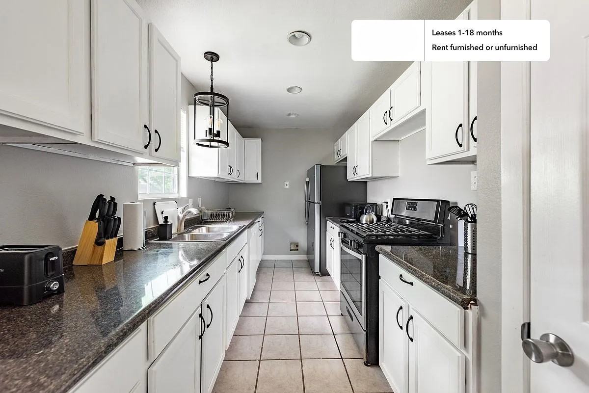 2311 Galway Street - Photo 4 of 10