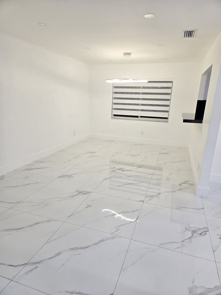 1822 Southwest 102nd Place #NA - Photo 3 of 14