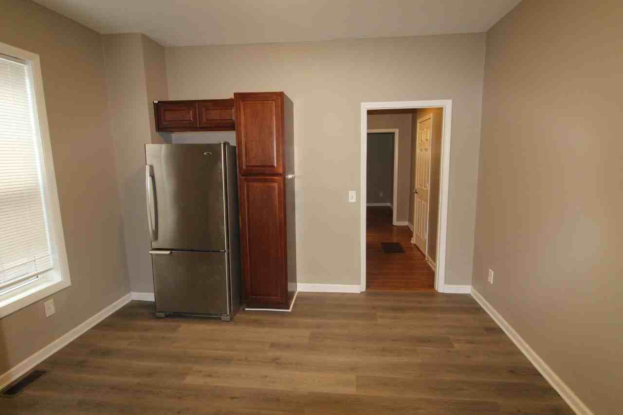 392 North Garfield Avenue - Photo 6 of 18