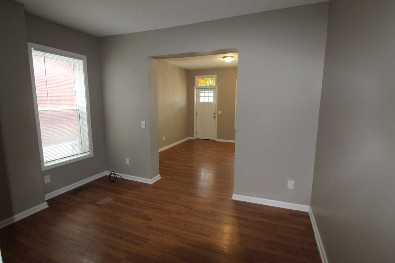 392 North Garfield Avenue - Photo 4 of 18