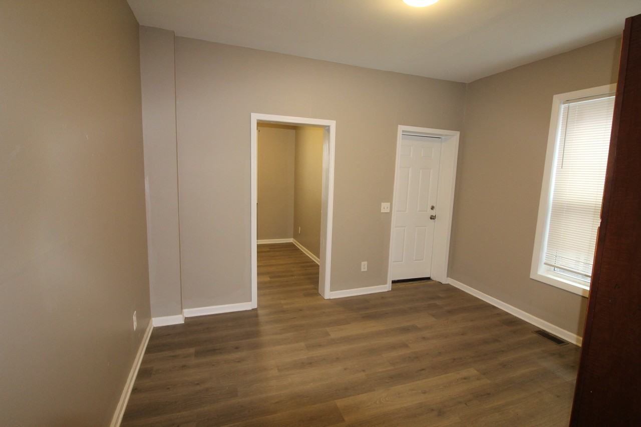 392 North Garfield Avenue - Photo 7 of 18