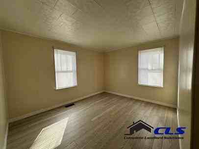 1030 N 14th St #1 - Photo 3 of 11