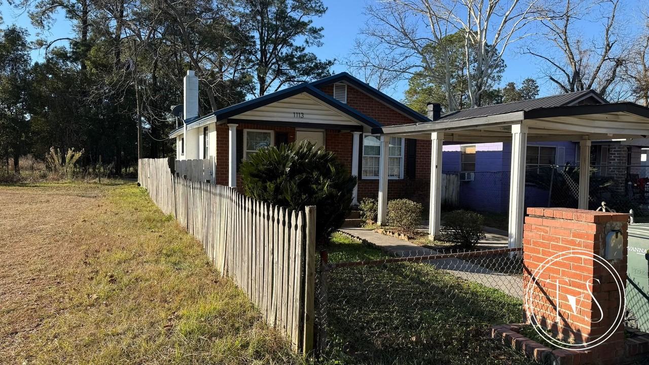 1113 Cornwall St - Photo 3 of 13