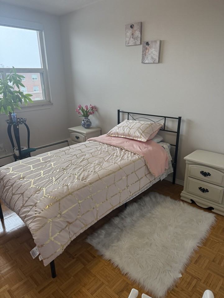 39 Leaside Drive #602 - Photo 2 of 9