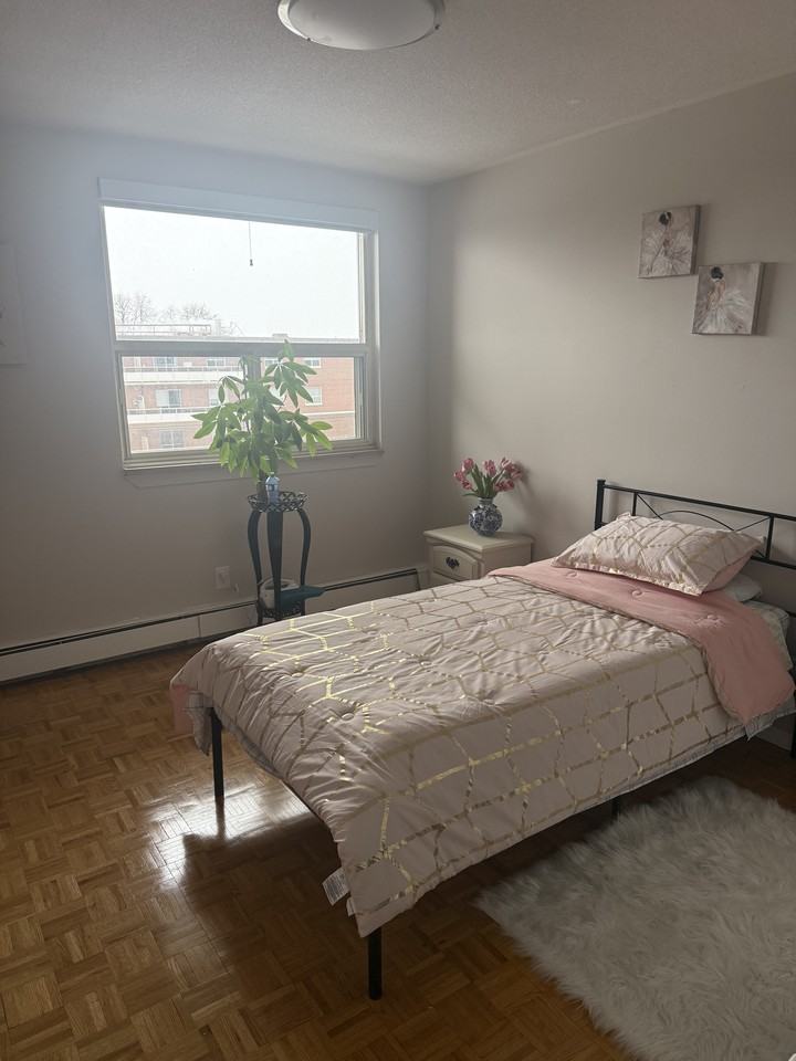 39 Leaside Drive #602 - Photo 4 of 9