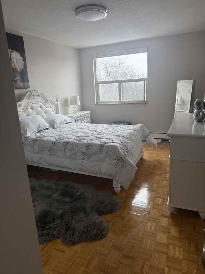 39 Leaside Drive #602 - Photo 5 of 9