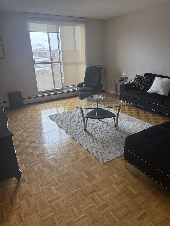 39 Leaside Drive #602 - Photo 7 of 9