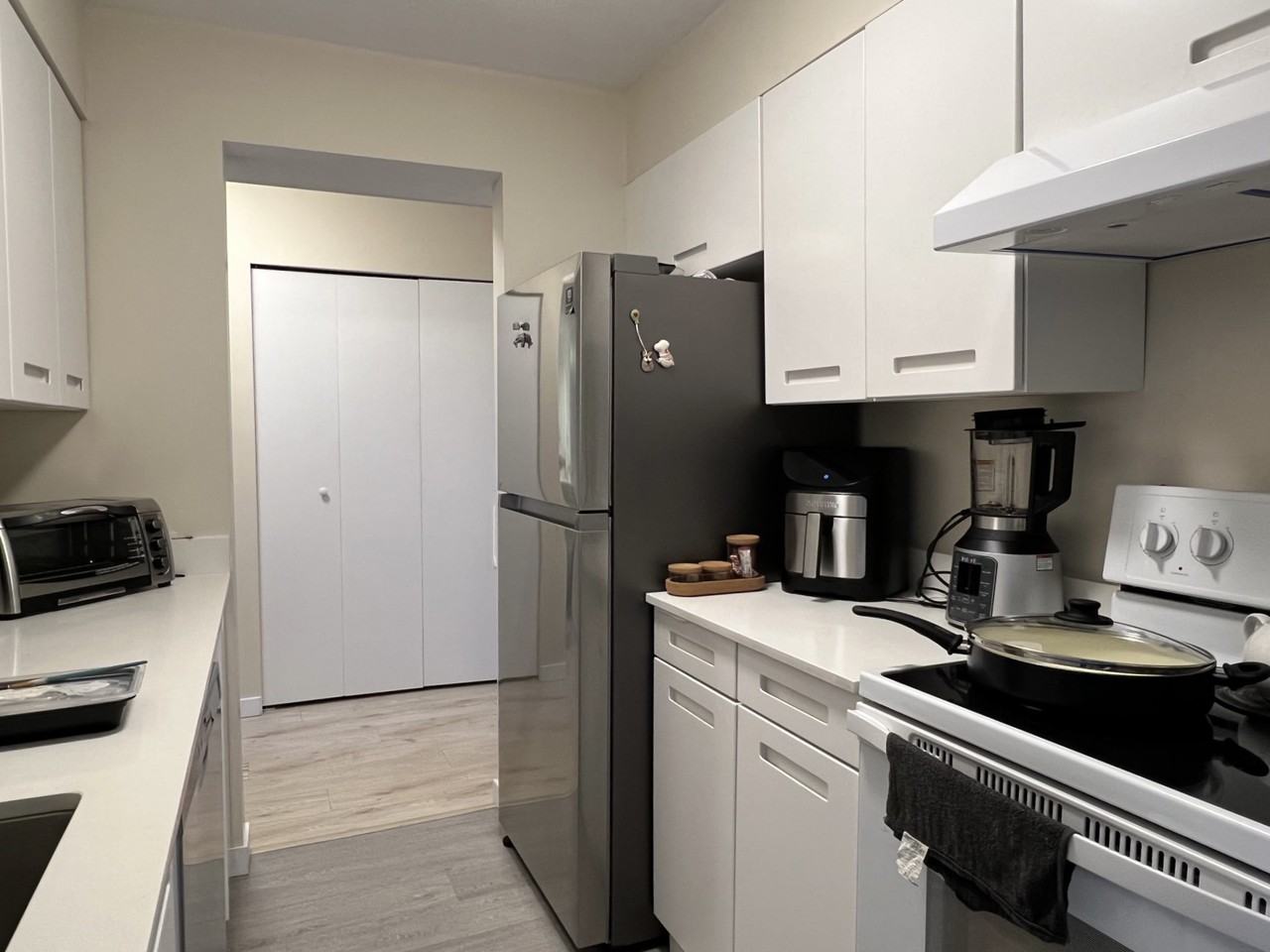 2008 Fullerton Avenue #1907 - Photo 3 of 11