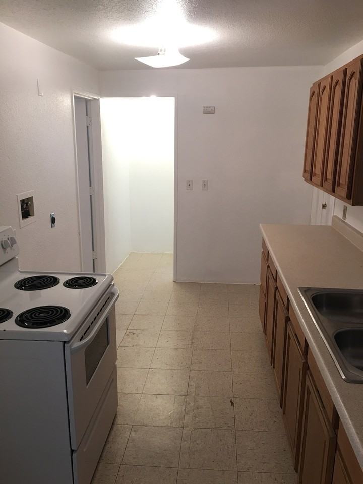 2330 Oak Avenue - Photo 2 of 4