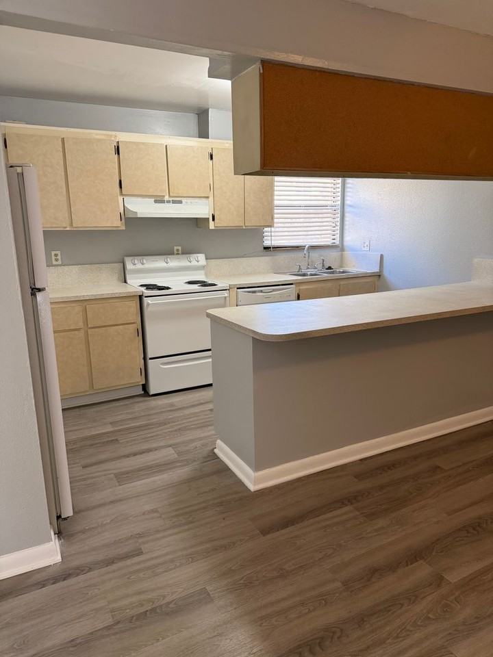 2811 T-168 2811 S.W. Archer Rd. - Photo 2 of 7