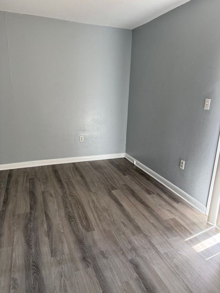 2811 T-168 2811 S.W. Archer Rd. - Photo 3 of 7