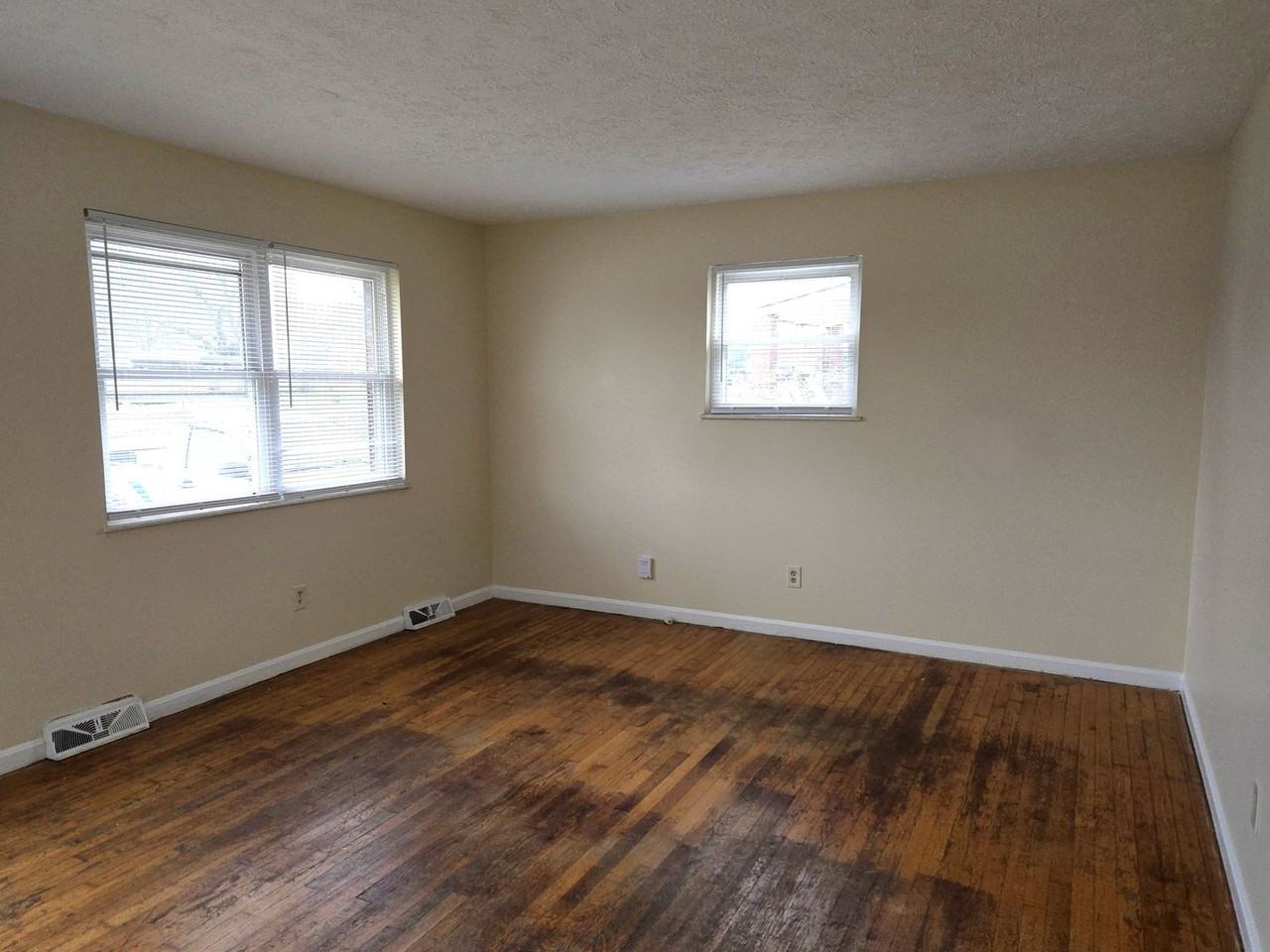 537 Asbury Lane - Photo 3 of 18