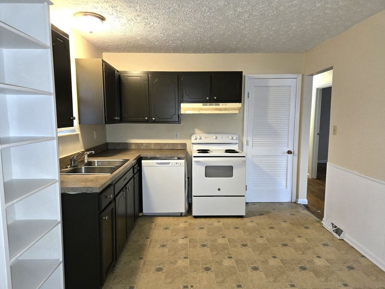 537 Asbury Lane - Photo 6 of 18