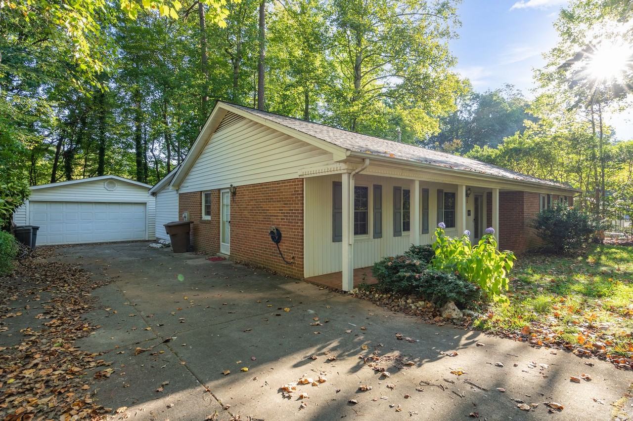 2104 Cottage Place - Photo 5 of 29