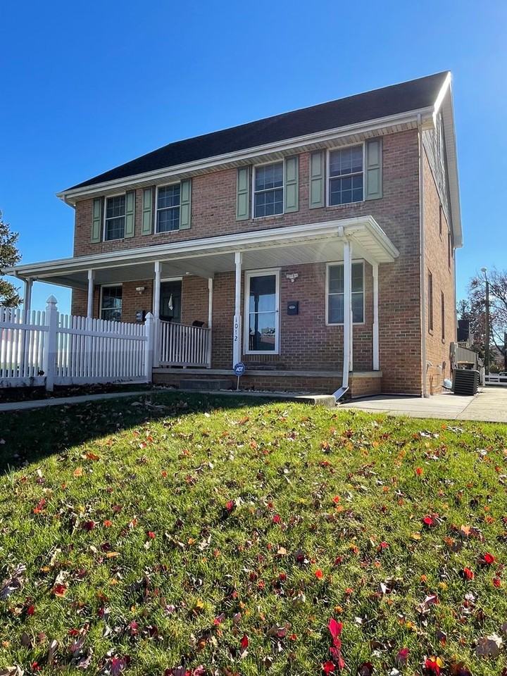 1012 Lehigh Avenue - Photo 2 of 32