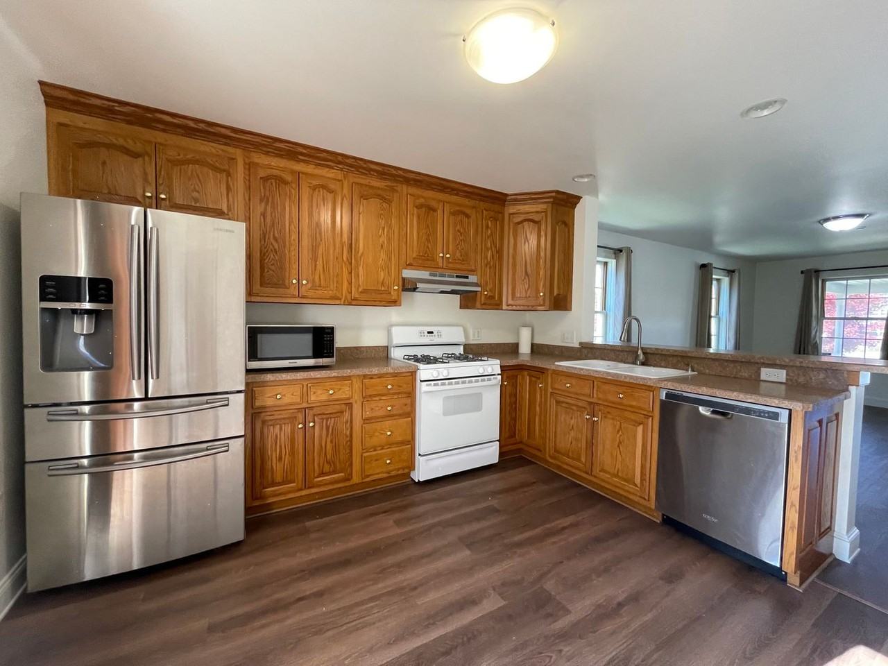 1012 Lehigh Avenue - Photo 4 of 32