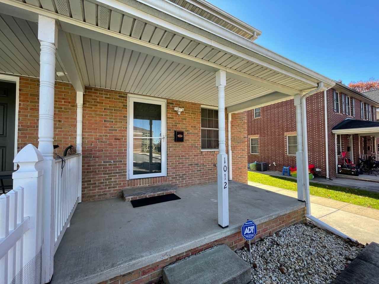 1012 Lehigh Avenue - Photo 5 of 32