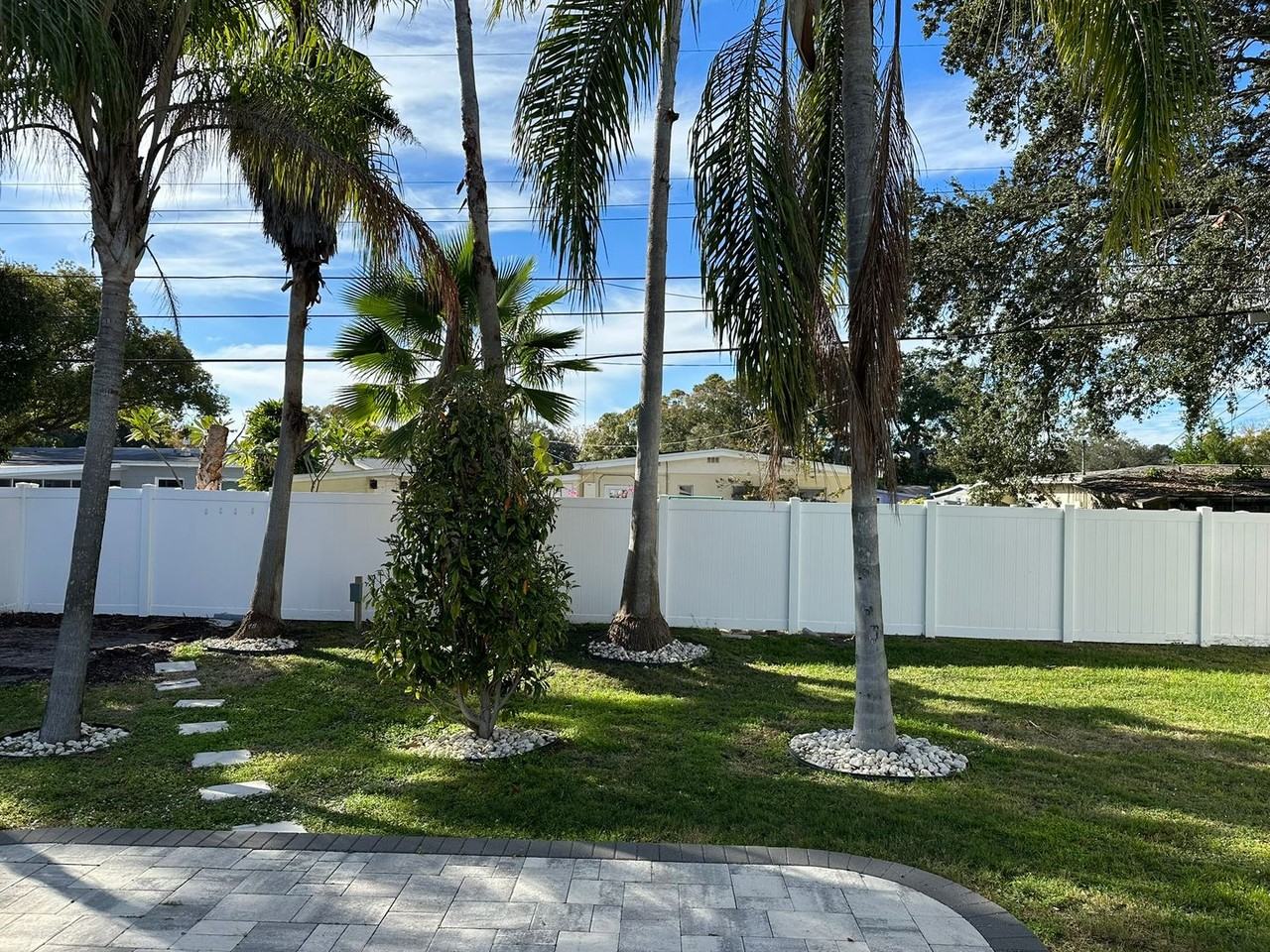 8848 92nd St - Photo 4 of 28