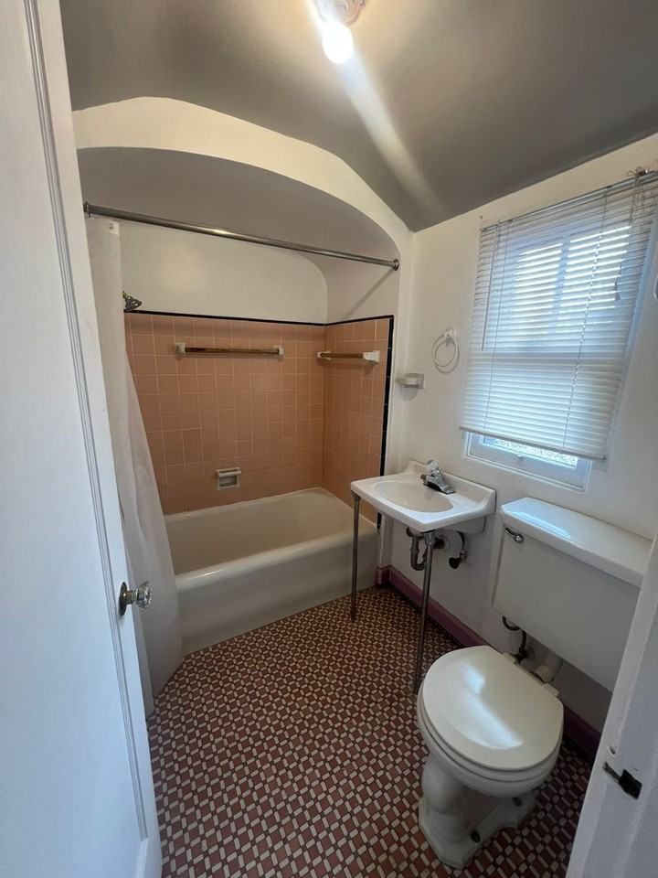 1915 Auburn Street - Photo 4 of 4