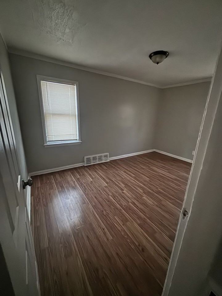 8868 Vaughan Street - Photo 4 of 6