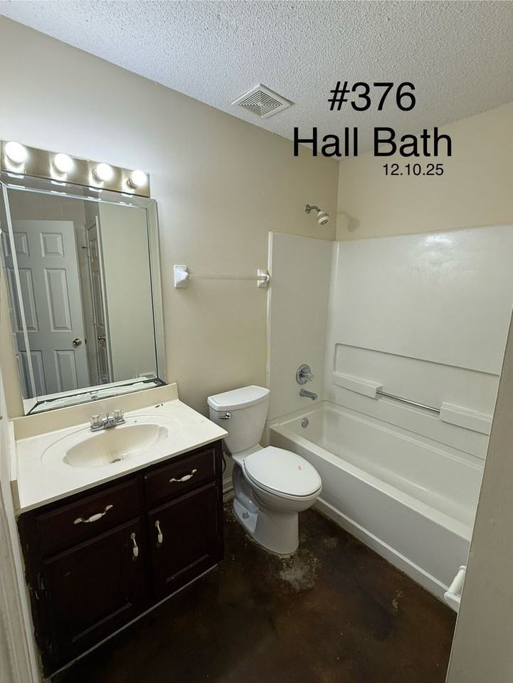 376 Alex Cove - Photo 3 of 5